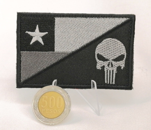Imagen 4 de 8 de Parche Bandera Chilena Tono Negro Y Símbolo Punisher