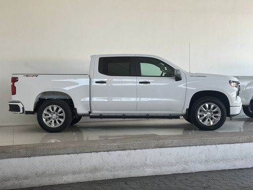 Chevrolet Silverado 5.3 V8 Custom Doble Cabina 4X4 At