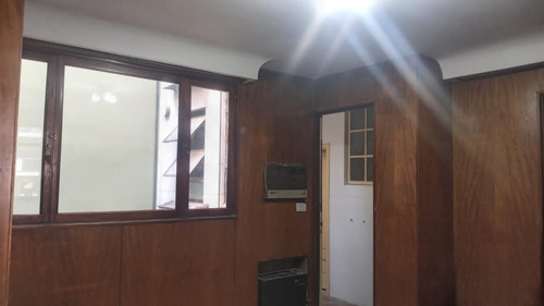 Imagen 3 de 14 de Jujuy Esq Hipòlito Irigoyen: Edificio Francés De Categoría. Todo Externo, Apto Profesional O Vivienda