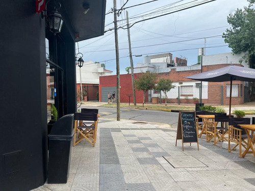 Local En Esq. Mas Casa S/ Lote Propio. Planos Aprox Pb Y 2p