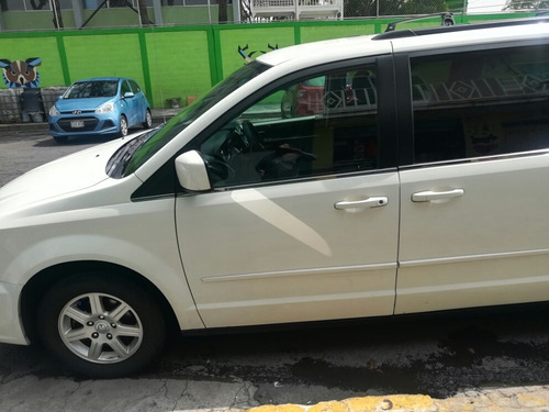 Imagen 3 de 15 de Chrysler Town & Country 2012 3.6 Lx Mt