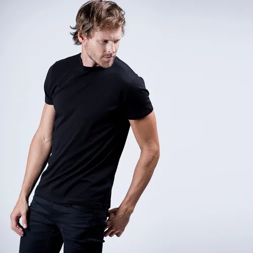 Remera etiqueta negra hotsell