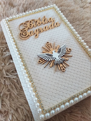 Imagem 1 de 9 de Bíblia Decorada Católica Matelasse Bege Espírito Santo