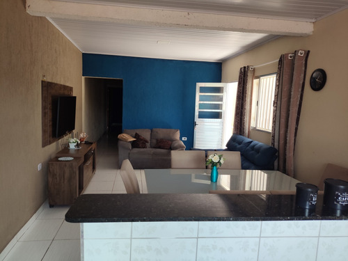 Casa 4 Cômodos E Um Banheiro