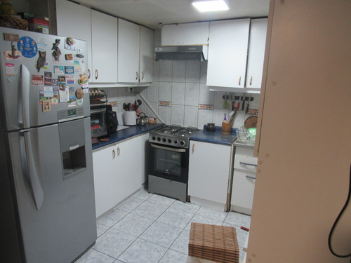Cómoda Casa 3d Y 1b, Calle Socoroma, Metro Hospital El Pino.