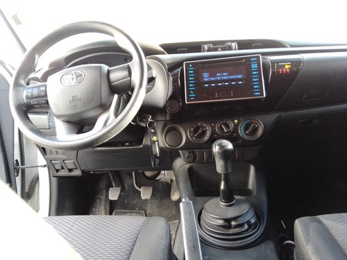 Imagen 3 de 10 de Toyota Hilux 2016 2.4 Cd Dx 150cv 4x2