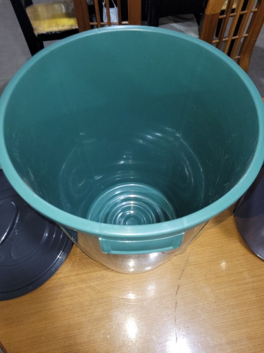 Imagen 2 de 2 de Pipote Plastico De 50 Litros Con Tapa