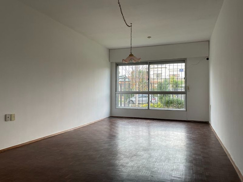  Apartamento En Planta Baja Con Patio Y Cochera, A Una Cuadra De Av Rivera 