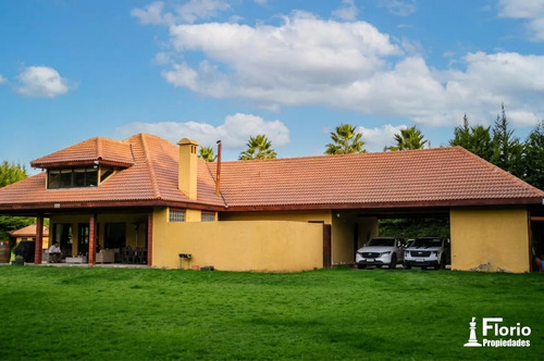 Espectacular Casa En Parcela, Disfruta Un Oasis En La Ciudad