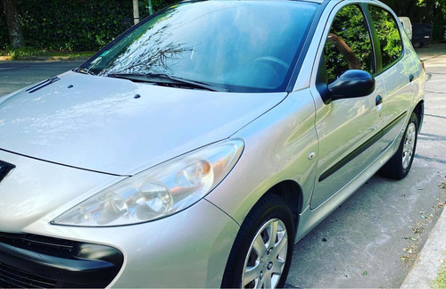 Peugeot 207 1.4 Sedan Xr 2011