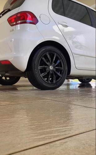Imagem 2 de 8 de Volkswagen Fox 2015 1.6 Comfortline Total Flex 5p
