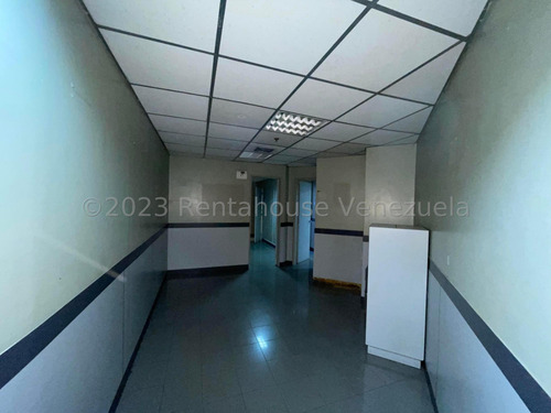 Imagen 10 de 15 de Ls Vende Local Comercial La Castellana