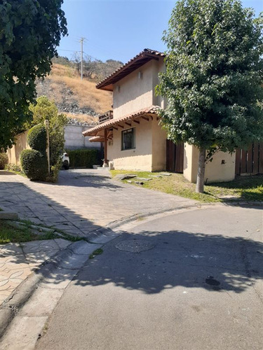 Casa En Arriendo De 5 Dorm. En Huechuraba