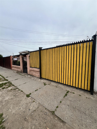 Se Vende Casa De 3h, 2b En Tranquilo Barrio Residencial