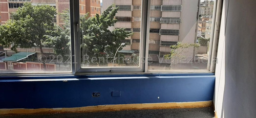 Imagen 5 de 12 de Oficina En Alquiler El Marques 21-26890 Renta House Los Samanes