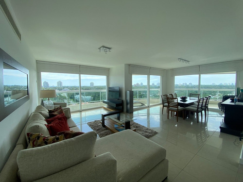 Imagen 3 de 28 de Venta - Apartamento 2 Dormitorios + Servicio Completo, Parada 18 De La Mansa, Punta Del Este.