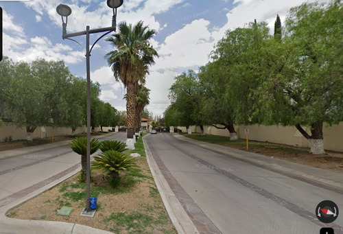 Casa Ubicada En Fraccionamiento Pocitos Aguascalientes. Con 3 Recamaras Y 188m2. Con Acceso Controlado, Áreas Comunes Como Alberca, Área De Juegos Infantiles. Muy Cerca Del Club Campestre Aguascalient