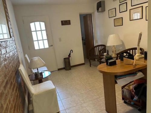 Casa Siete Ambientes Con Local Comercial Independiente