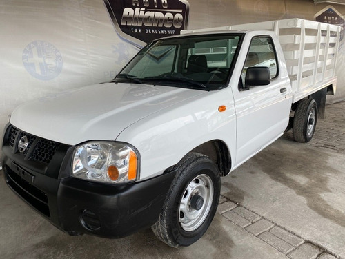 Imagen 2 de 15 de Nissan Np300 2015 2.4 Estacas Dh Mt
