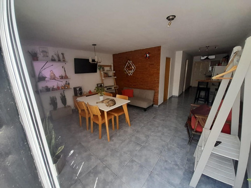 Casa Con Departamento, Galpon Y Cocheras, 6 Ambientes En Venta