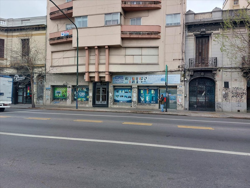 Dos Plantas, Con 14 Mts De Frente Sobre Av, Agraciada