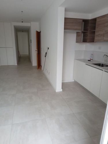 Imagen 2 de 15 de Venta Departamento 3 Ambientes En Parque Patricios, Capital
