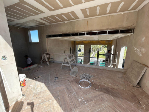 Venta Casa 5 Ambientes Con Pileta- Barrio Santo Tomas