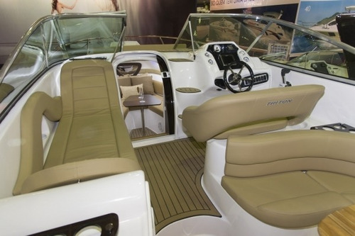 Lancha Triton 300 Classic