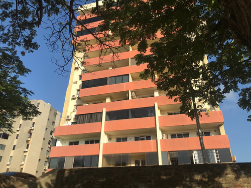 Apartamento De Oportunidad En Jorge Coll, Ideal Para Nómadas Digitales. Cahp. 24-16500