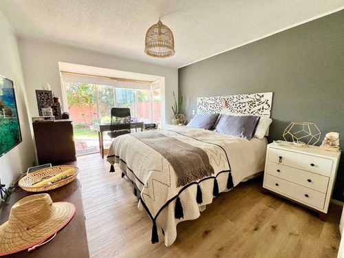 Casa En Condominio De 310 M2 Con Piscina (106395)