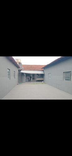 Casa Setor Coimbra Sendo 1 Suíte E 2 Barracões Com 1 Suíte