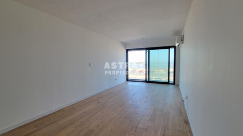 Apartamento En Venta De 2 Dormitorios En Malvin (ref: Ast-3725)