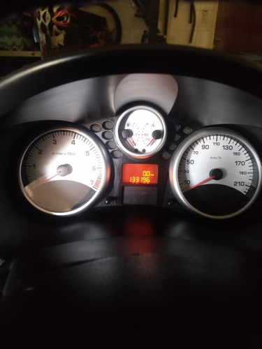 Imagen 14 de 15 de Peugeot 207 2008 1.6 Sedan Xt Premium