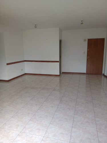 San Martín Centro: Departamento 3 Ambientes
