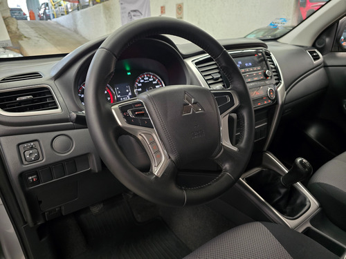Mitsubishi L200 2.4 Cd Glx 4X2 Mt