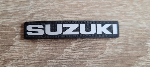 Suzuki Samurai Emblema Timon 