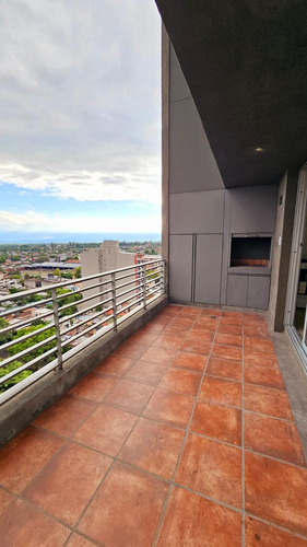 Alquiler! Departamento De Categoría Tipo Dúplex De 2 Dormitorios En Lavalle Al 1100, Barrio Sur