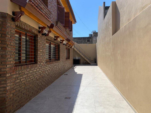 Imagen 2 de 8 de Casa - Lanús Oeste
