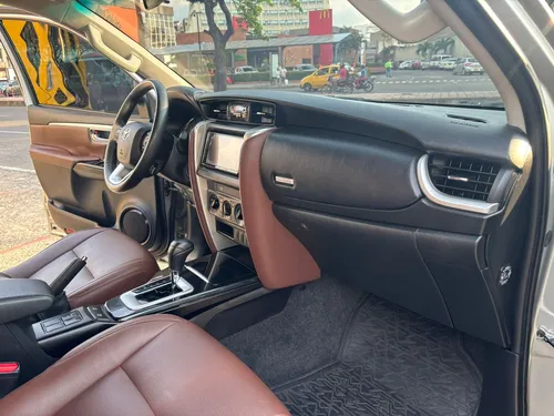 Toyota Fortuner Sw4 2.4 4x2 At Diesel