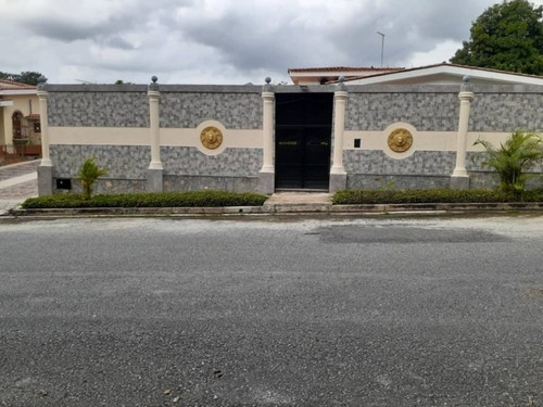Imagen 1 de 9 de Casa En Venta En Urb. La Viña Valencia Cod: Foc-793