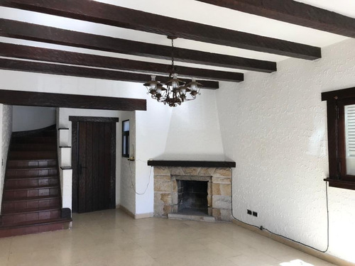 Imagen 5 de 17 de Chalet Cuatro Ambientes Con Dependencia De Servicio