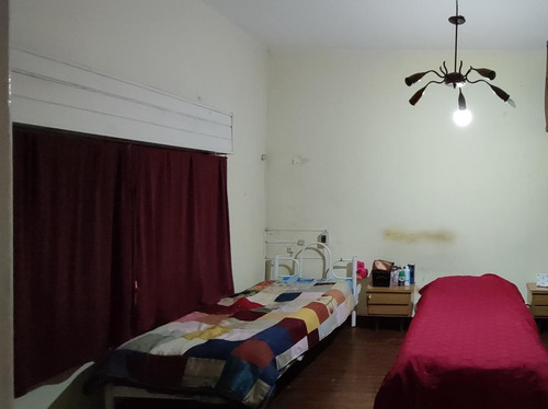 Casa En Venta - 2 Dormitorios 1 Baño - Cochera - 283mts2 - Longchamps, Almirante Brown