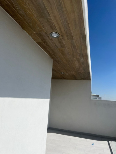 Imagen 10 de 22 de Preciosa Casa En Venta Con 5 Habitaciones Y Roof Garden En Privada Slp