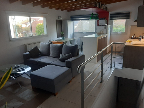 Imagen 1 de 6 de Departento 3 Ambientes Zona La Perla A 2 Cuadras Del Mar. Alquiler Por Temporada. El Valor Es Por Noche. Enero Sin Disponibilidad.
