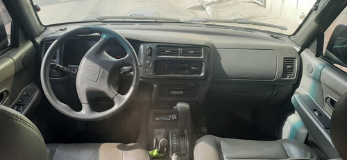 Imagem 5 de 9 de Mitsubishi L200 2.5 Sport Hpe Cab. Dupla 4x4 Aut. 4p 121 Hp