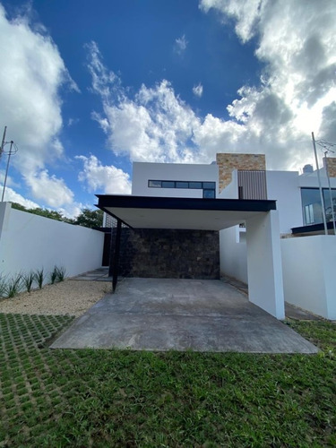 Casa En Venta En Temozón Norte  Mérida