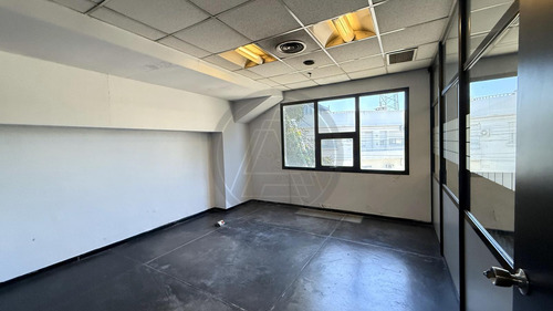 Depósito Con Oficinas 1900m2 En Alquiler - Barracas