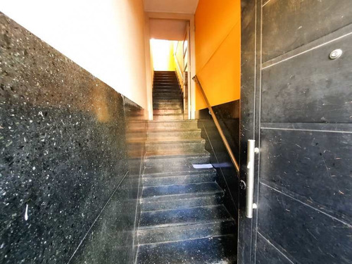Imagen 2 de 14 de Departamento Tipo Casa En Venta En Lanus Este