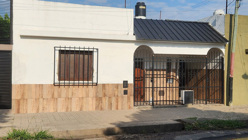 Venta Casa 2 Dormitorios Y Jardin En Zona Sur