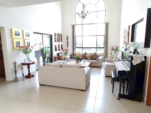 Casa Residencia En Venta En Lomas De Jiutepec.